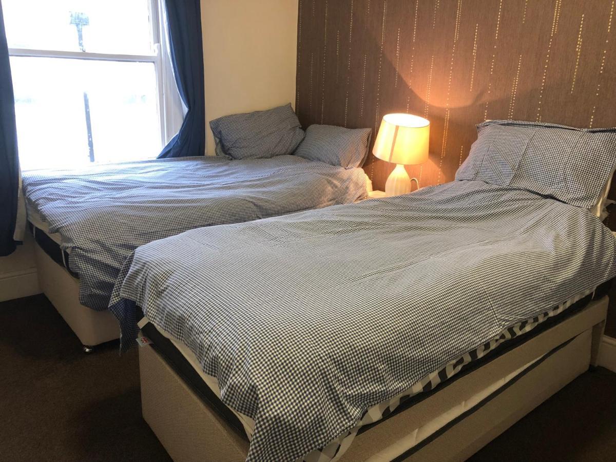 Comfortable Home, Town Centre, Free Parking,Multiple Rooms 切尔滕纳姆 外观 照片
