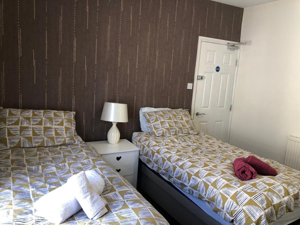 Comfortable Home, Town Centre, Free Parking,Multiple Rooms 切尔滕纳姆 外观 照片