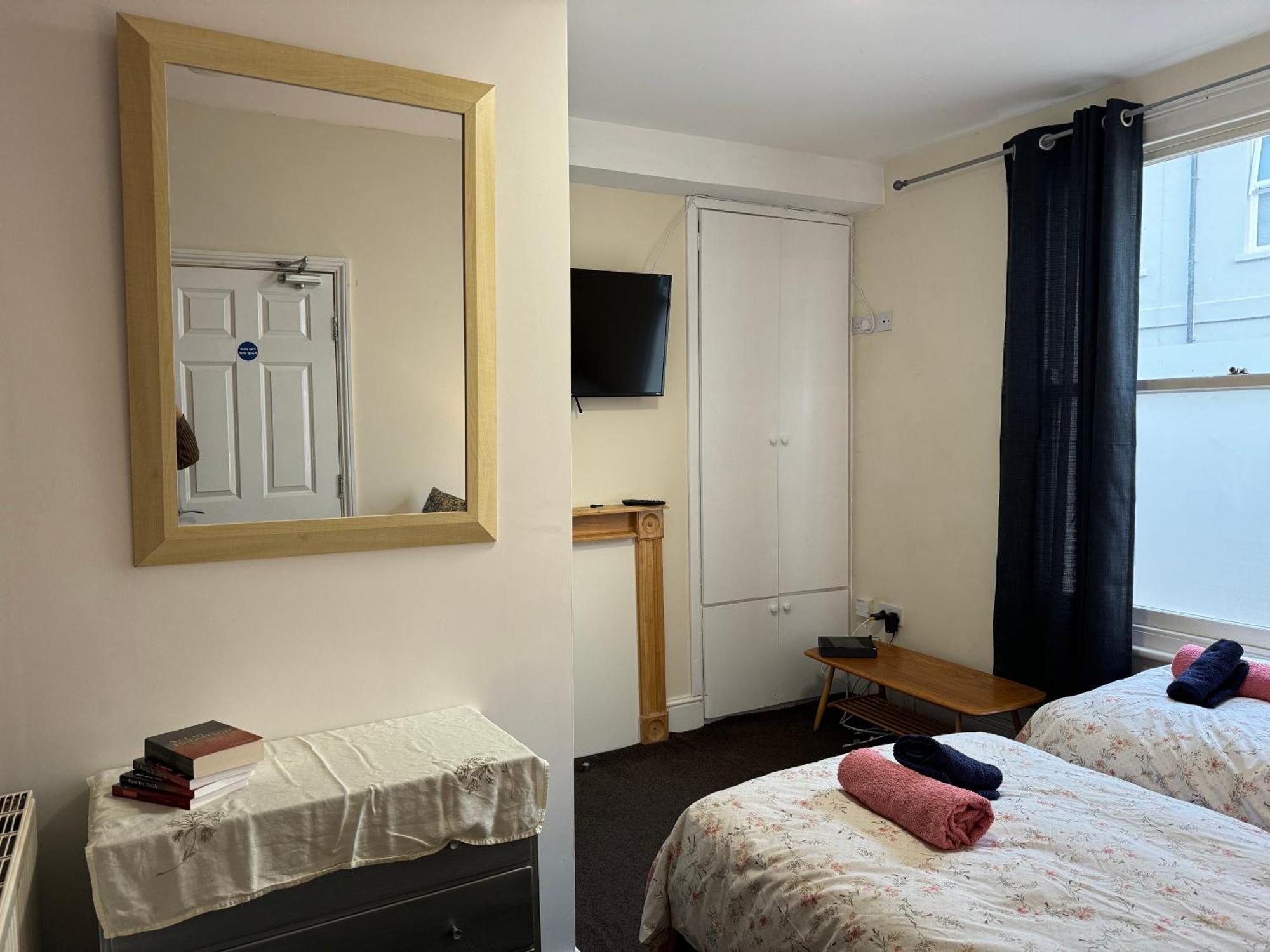 Comfortable Home Away From Home, Town Centre, Free Parking,Multiple Rooms 切尔滕纳姆 外观 照片