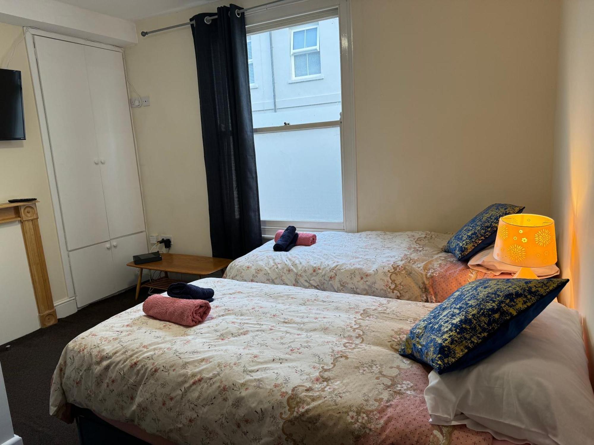 Comfortable Home Away From Home, Town Centre, Free Parking,Multiple Rooms 切尔滕纳姆 外观 照片