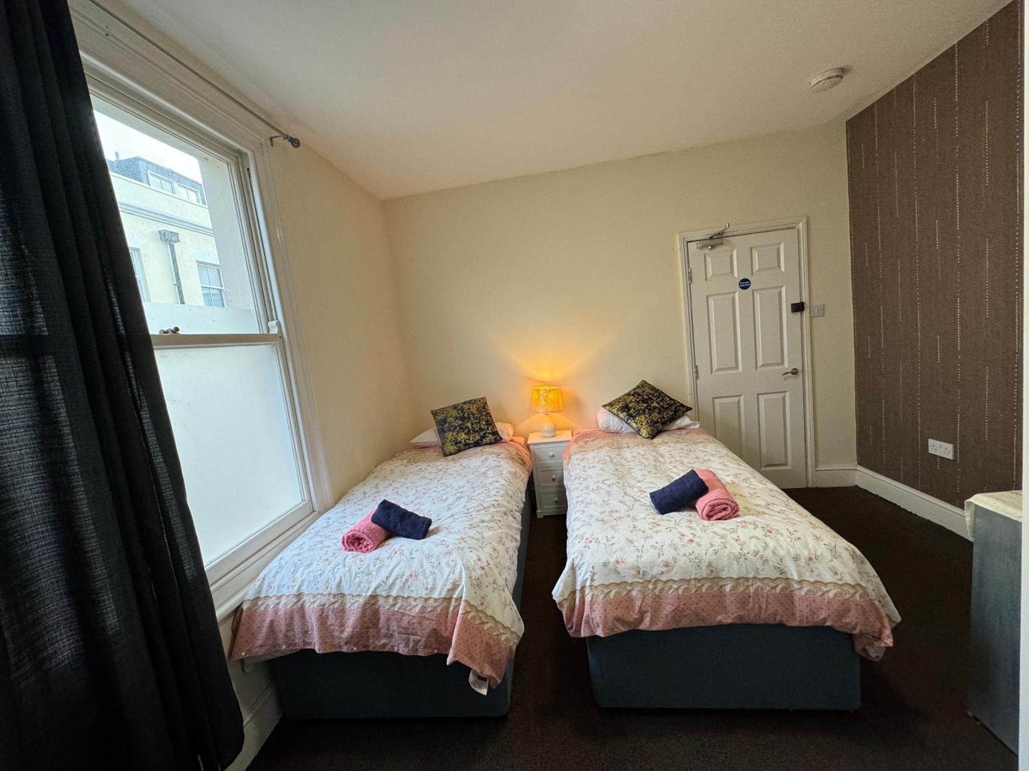 Comfortable Home Away From Home, Town Centre, Free Parking,Multiple Rooms 切尔滕纳姆 外观 照片